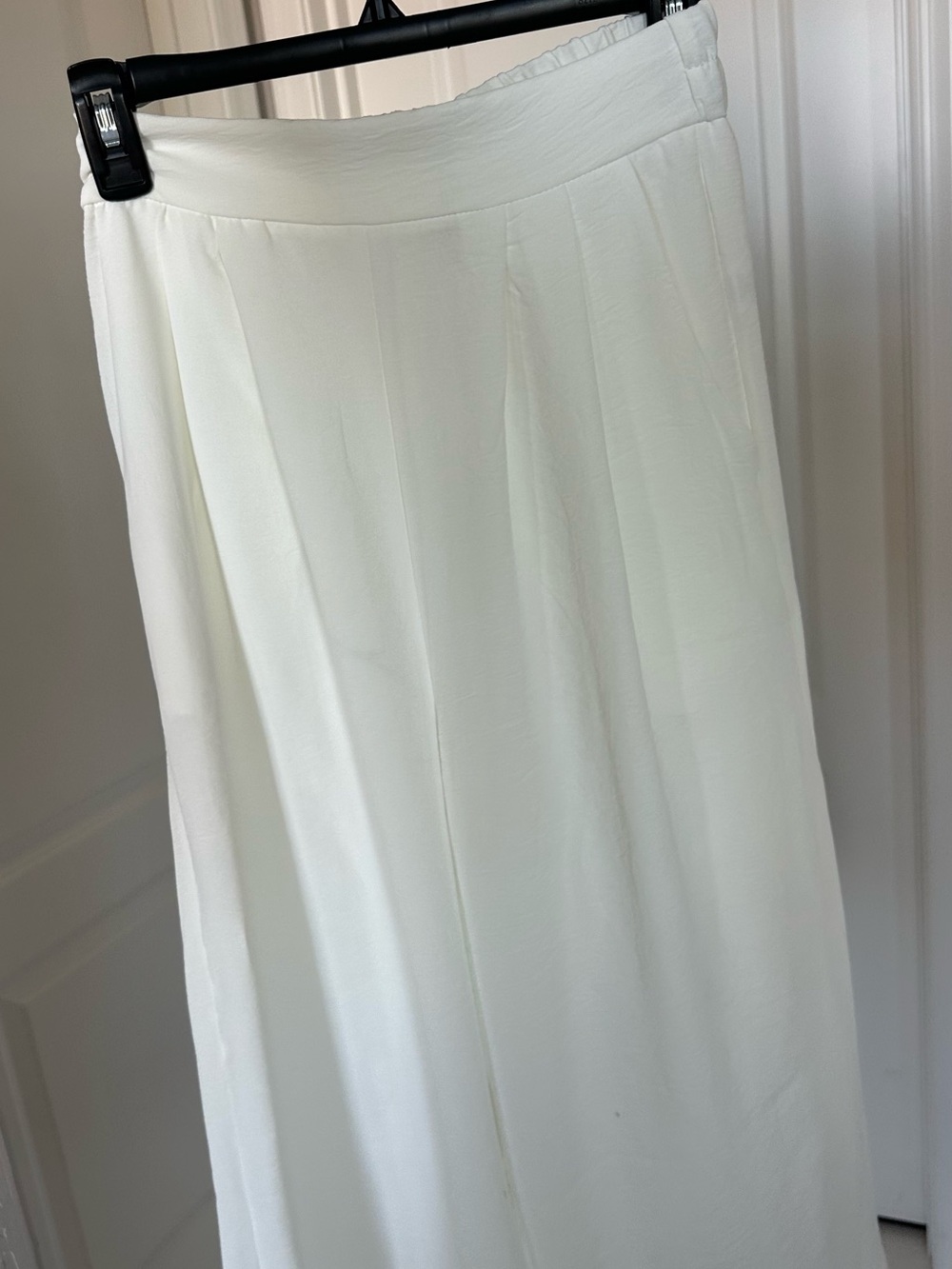 Sleeveless Cream Wide-Leg Jumpsuit with Black Ring Belt - Picture 3 of 5